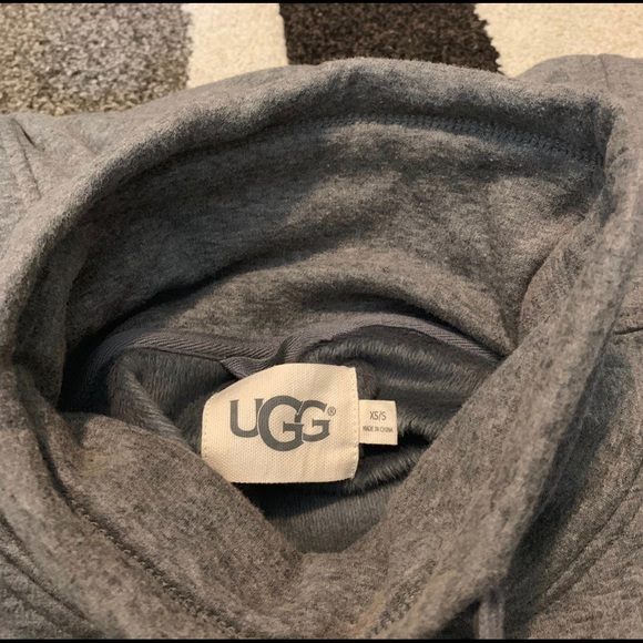 UGG: FLEECE PICHOT Double Knit CAPE PONCHO - Picture 4 of 16